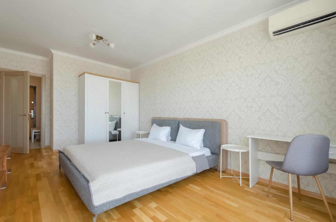 Petrovdom 41B-59B-90B-77B Stunning City View Apartments At Rc Kvartet, Central Railway Station Kiew Exterior foto